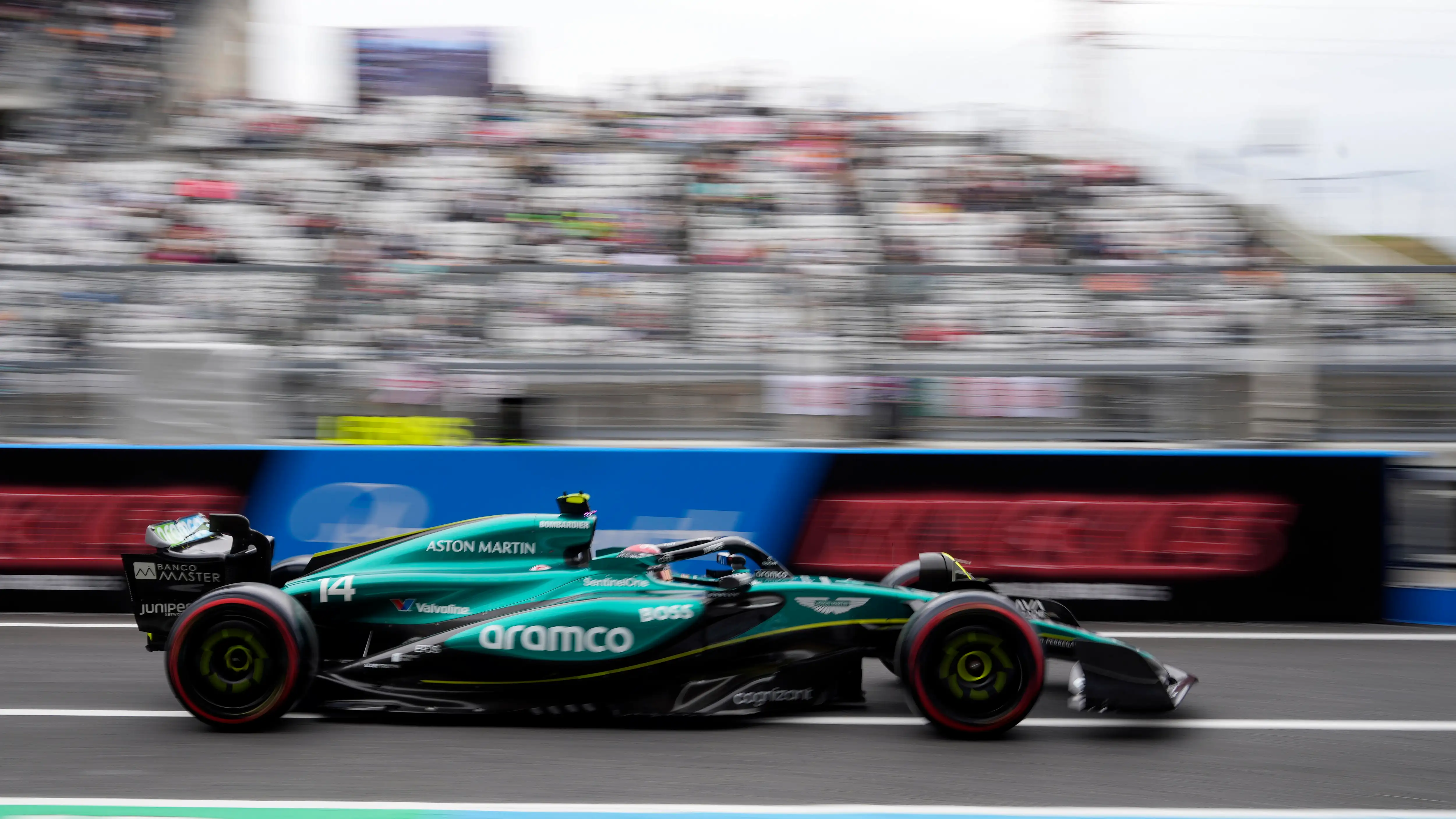 El Aston Martin de Fernando Alonso durante los Libres del GP de Japón de F1 El Aston Martin de Fernando Alonso durante los Libres del GP de Japón de F1