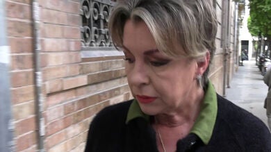 La madre de Antonio Tejado, cabizbaja tras conocerse que el sobrino de María del Monte seguirá en prisión