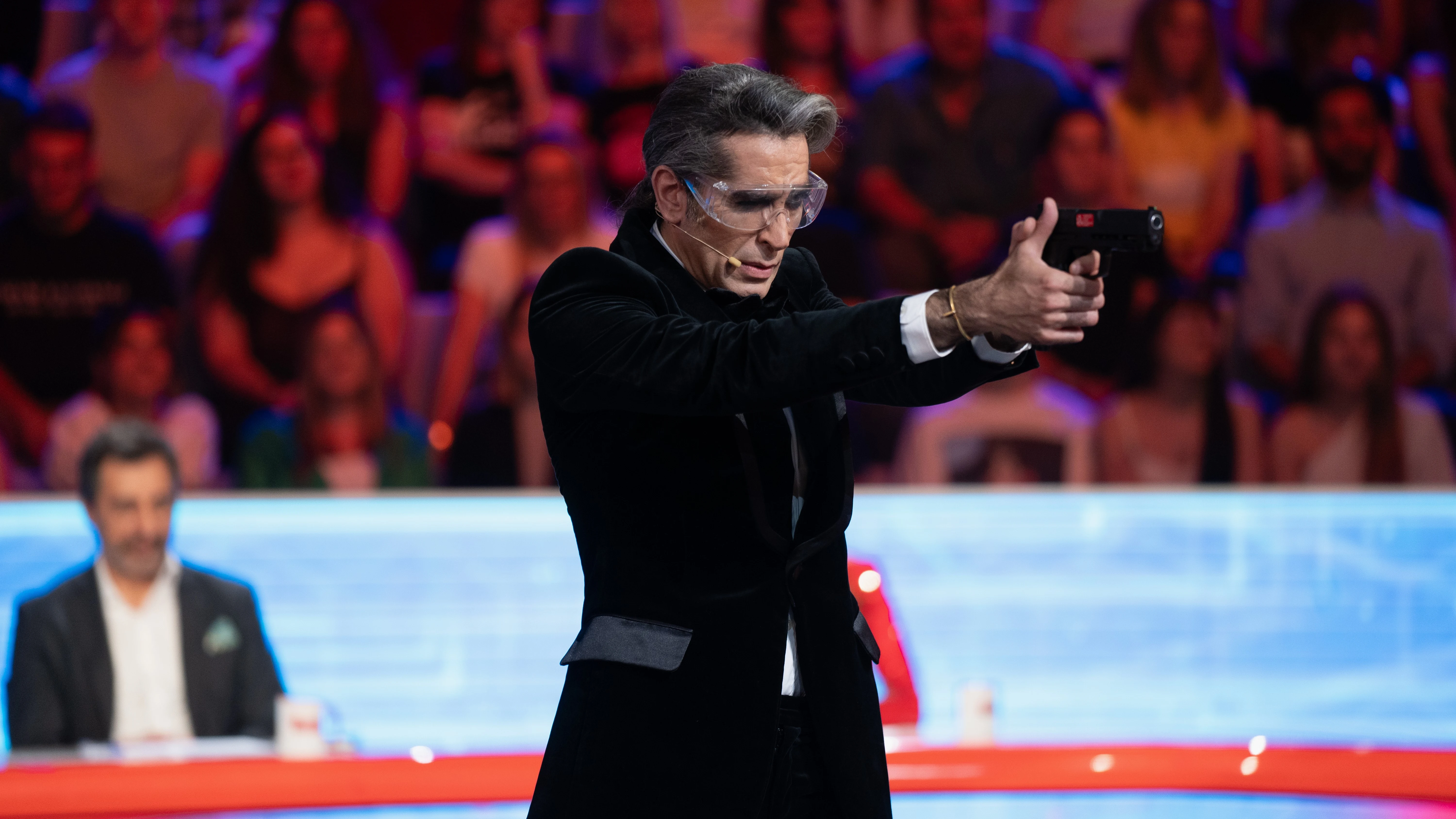 ¡La primera vez en la historia de El Desafío!: Mario Vaquerizo rompe la maldición de la puntería convertido en James Bond ¡La primera vez en la historia de El Desafío!: Mario Vaquerizo rompe la maldición de la puntería convertido en James Bond