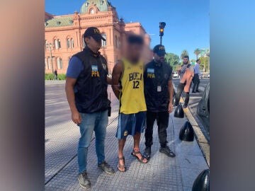 Un hombre accede armado con un machete a la Casa Rosada de Argentina
