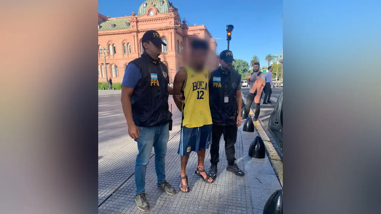 Un hombre accede armado con un machete a la Casa Rosada de Argentina