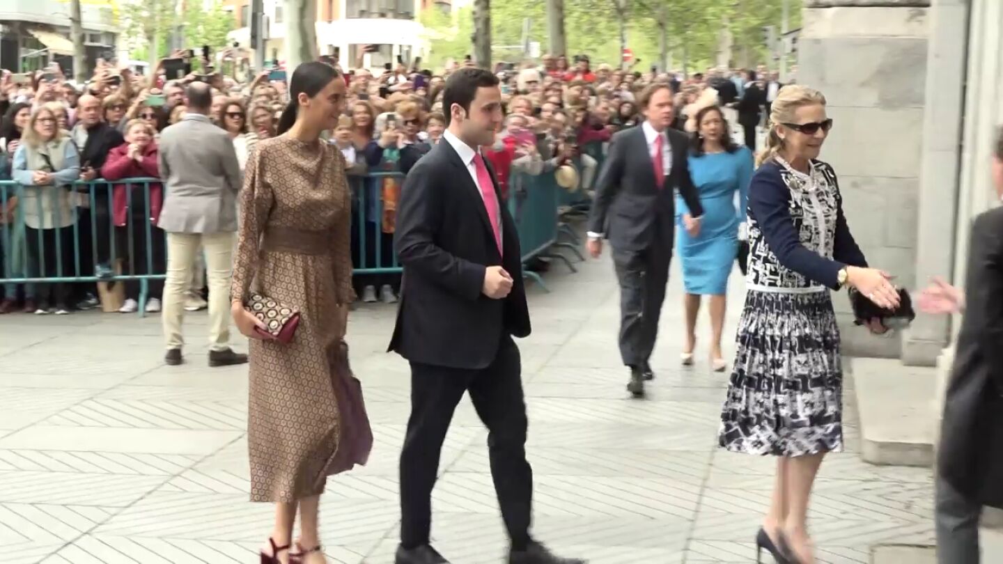 Vídeo de la llegada de la infanta Elena junto a sus hijos