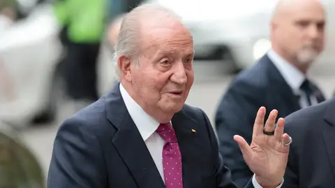 El rey Juan Carlos en la boda de José Luis Martínez-Almeida El rey Juan Carlos en la boda de José Luis Martínez-Almeida