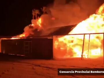 Incendio en el chiringuito 'El Tabla' de Punta Umbría (Huelva)