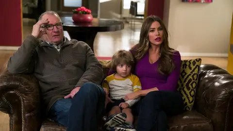 Ed O'Neil, Sofia Vergara y Jeremy Maguire en Modern Family