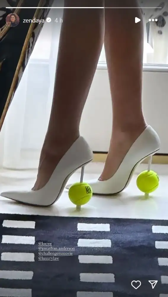 Los zapatos de Loewe de Zendaya con pelotas de tenis para promocionar Challengers