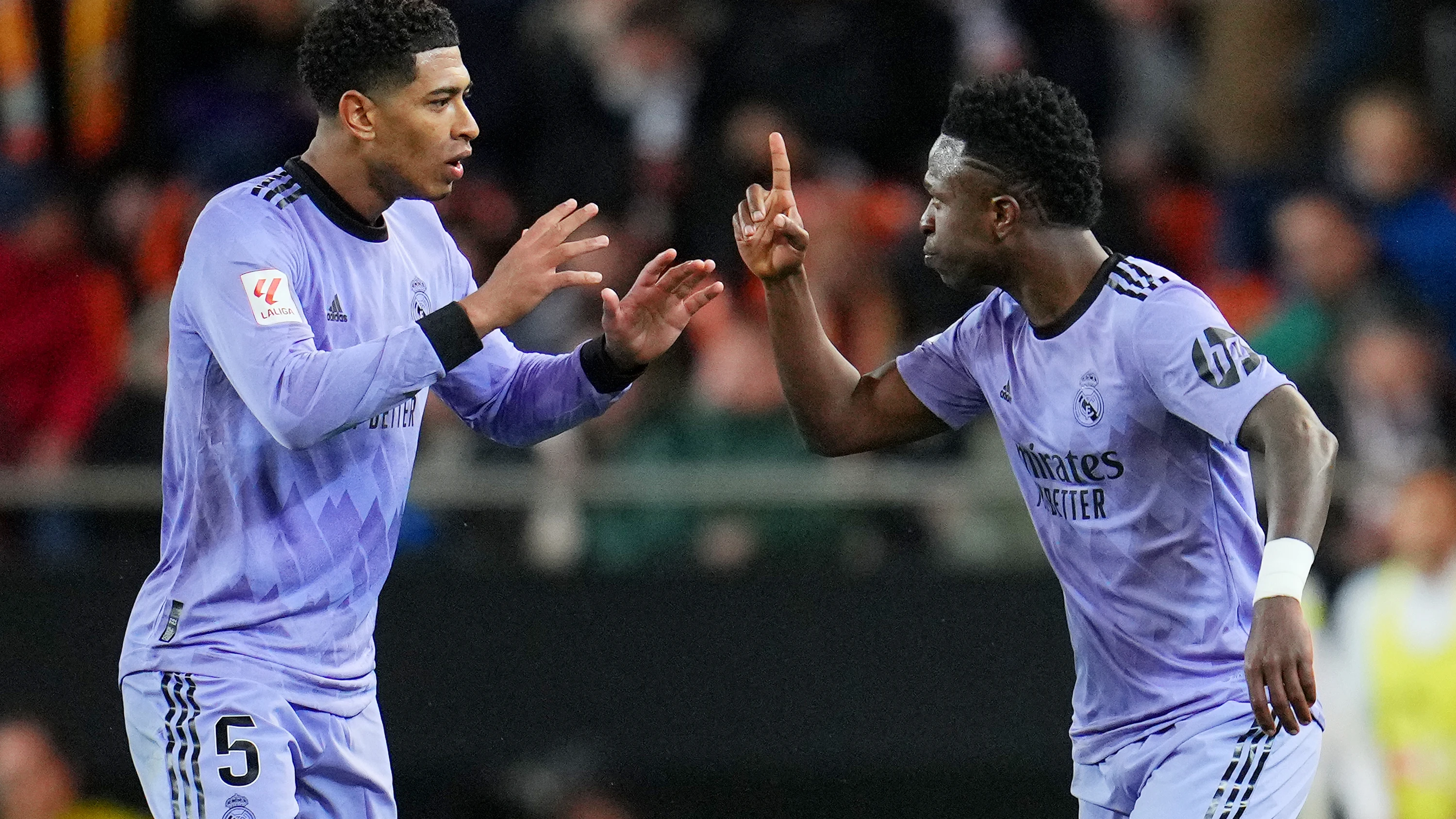 Jude Bellingham y Vinicius Jr durante el Valencia - Real Madrid de LaLiga