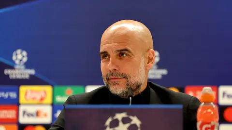 Pep Guardiola atiende a los medios en el Bernabéu Pep Guardiola atiende a los medios en el Bernabéu