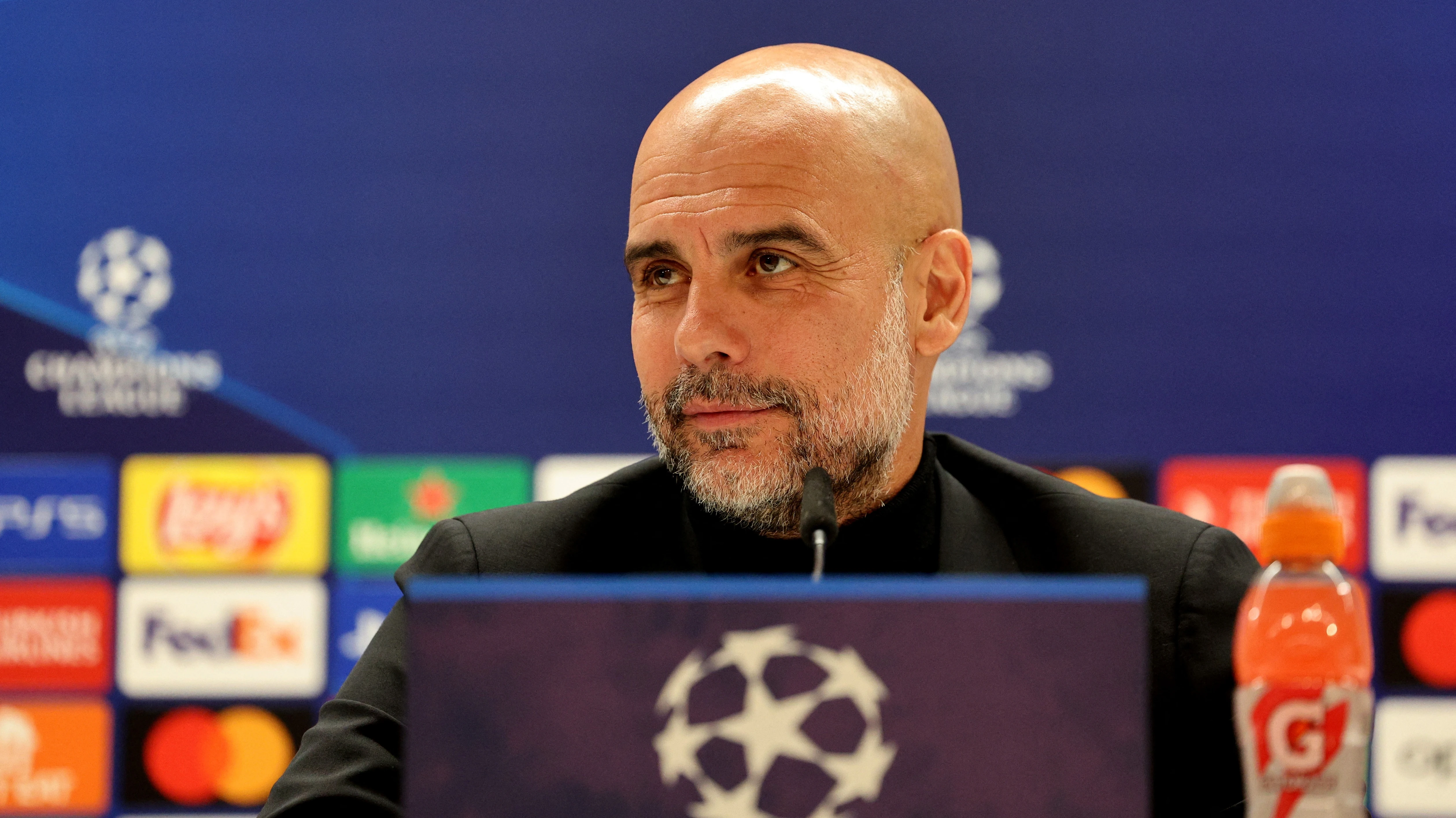 Pep Guardiola atiende a los medios en el Bernabéu Pep Guardiola atiende a los medios en el Bernabéu