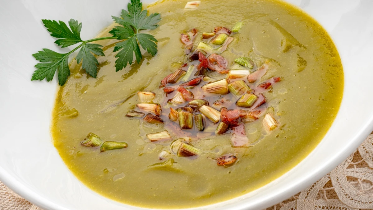 Receta de crema de acelgas con ajos frescos, de Karlos Arguiñano: "Ahorramos tiempo y dinero" Receta de crema de acelgas