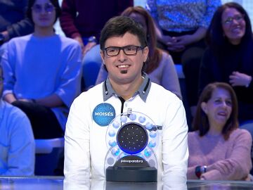 Moisés, perdido ante los últimos éxitos musicales: “He pasado demasiado tiempo del 2023 aquí dentro”