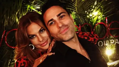 Eva Mendes con su hermano, Carlo Mendez Eva Mendes con su hermano, Carlo Mendez