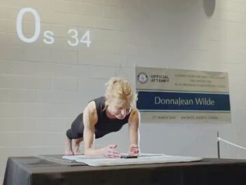  Donna Jean Wilde y su récord del mundo de plancha abdominal
