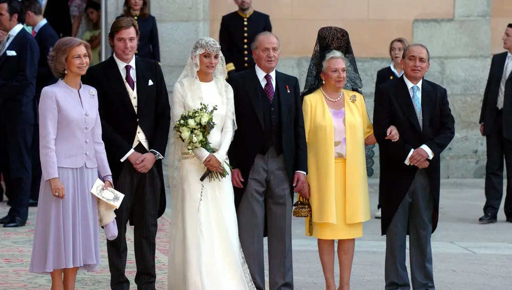 La reina Sofía, el rey Juan Carlos, Pilar de Borbón y José Manuel Ponte en la boda de Laura Ponte y Beltrán Gómez-Acebo