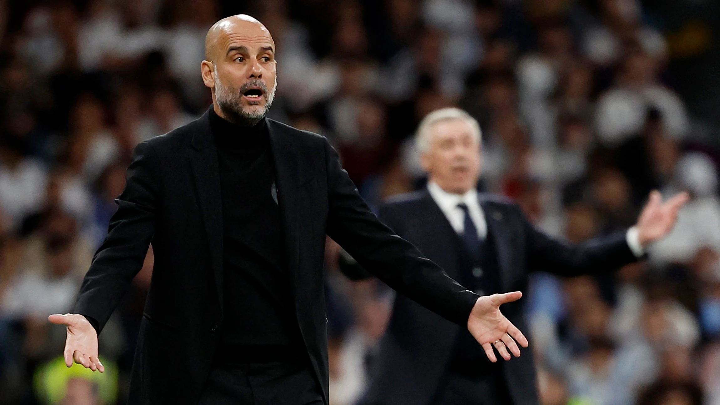Pep Guardiola gesticula en el Santiago Bernabéu Pep Guardiola gesticula en el Santiago Bernabéu