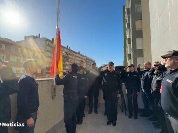 Emocionante despedida en Cádiz al comisario Menacho