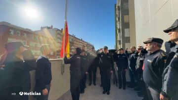 Emocionante despedida en Cádiz al comisario Menacho