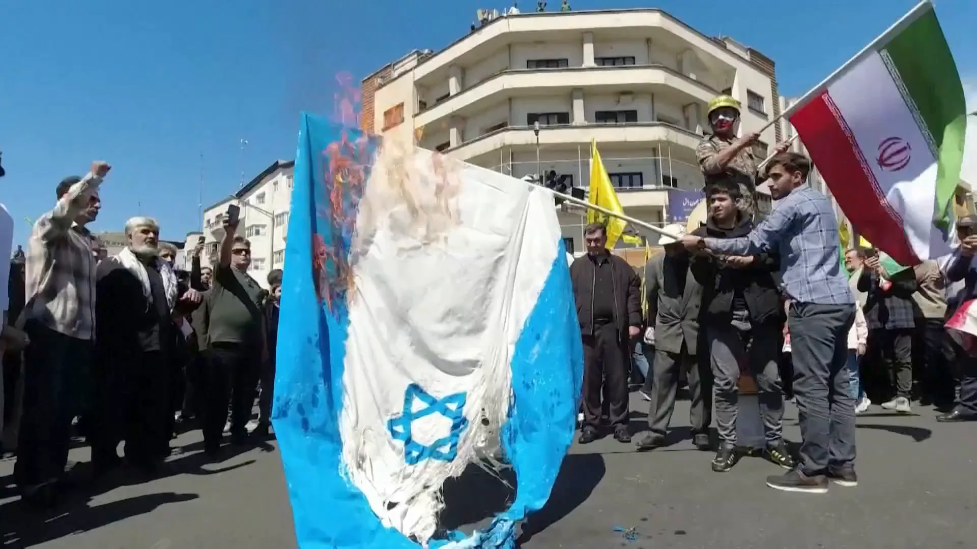 Iraníes queman la bandera de Israel Antena 3 Noticias