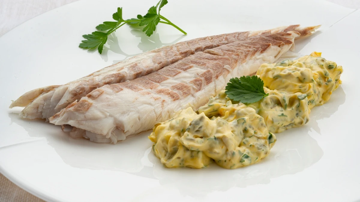Receta fácil y casi sin trabajo, de Karlos Arguiñano: lubina a la sal con salsa tártara Receta fácil y casi sin trabajo, de Karlos Arguiñano: lubina a la sal con salsa tártara