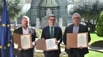 Bolaños firma el acuerdo alcanzado con los sindicatos de Justicia