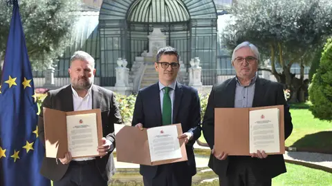 Bolaños firma el acuerdo alcanzado con los sindicatos de Justicia