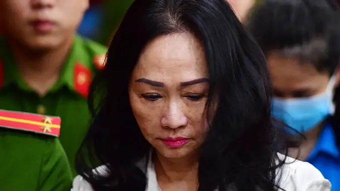 Una multimillonaria, condenada a muerte por un fraude bancario Truong My Lan, durante el juicio