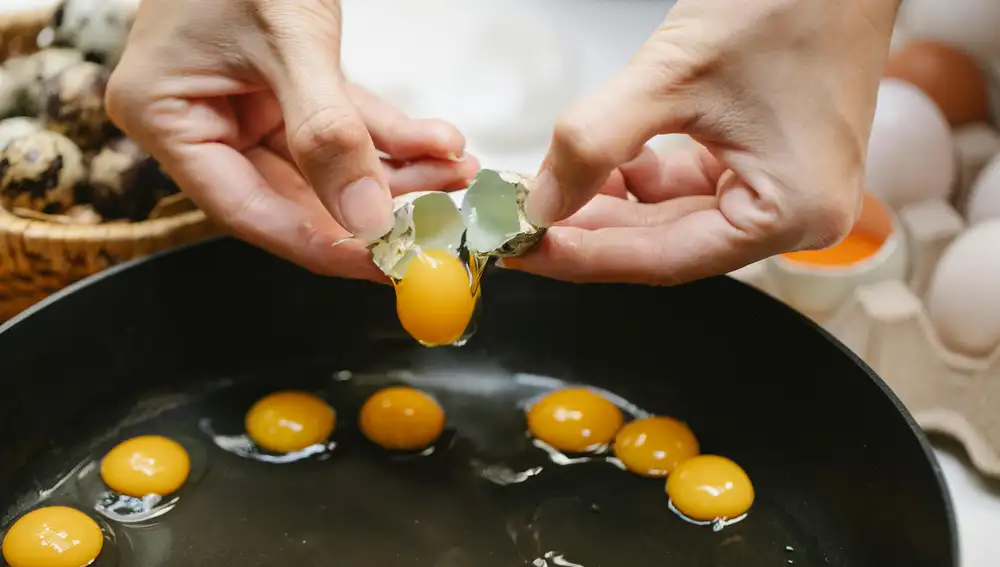 Freír huevos de codorniz
