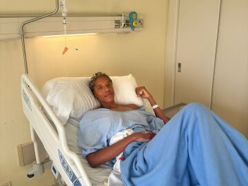 Yulimar Rojas, en la cama del hospital tras su operación