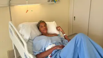 Yulimar Rojas, en la cama del hospital tras su operación