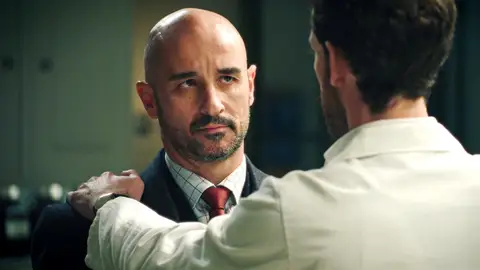 Capítulo 35 de Sueños de libertad; 12 de abril: Jesús se la devuelve a Joaquín y le cuenta a Luis la verdad sobre su despido Capítulo 35 de Sueños de libertad; 12 de abril: Jesús se la devuelve a Joaquín y le cuenta a Luis la verdad sobre su despido