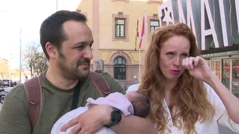 María Castro y José Manuel Villalba presentan a su tercera hija María Castro y José Manuel Villalba presentan a su tercera hija