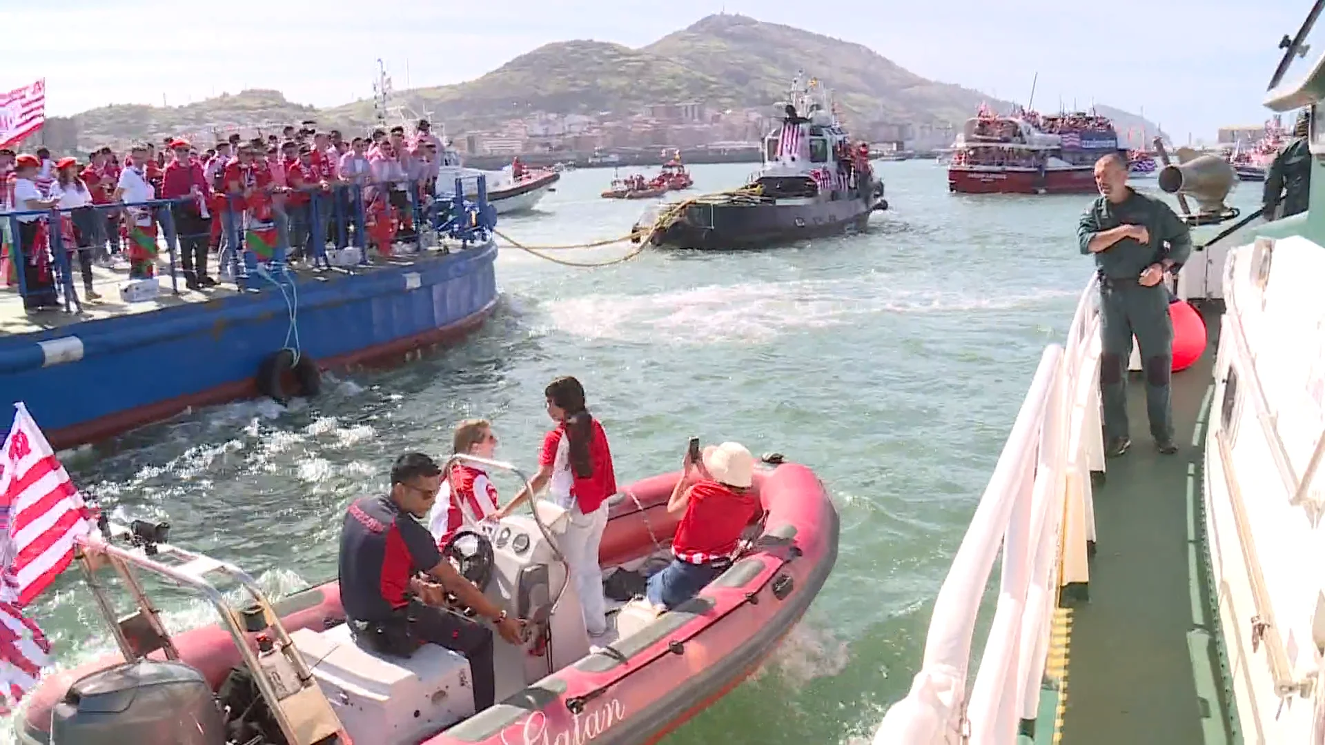 La fiesta de la Gabarra por la ría de Nervión La fiesta de la Gabarra por la ría de Nervión