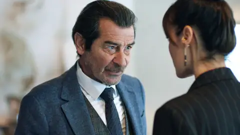 Yekta le cuenta a Ceylin los peligrosos negocios que ha hecho con Kadir y su plan para desenmascararlo Yekta le cuenta a Ceylin los peligrosos negocios que ha hecho con Kadir y su plan para desenmascararlo