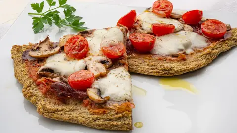 Tosta de lentejas con jamón y champiñones Tosta de lentejas con jamón y champiñones