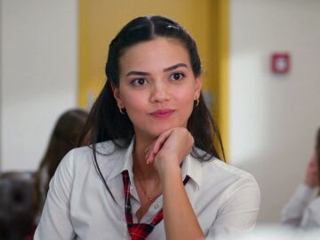 Esta noche en Hermanos: Yasmin no pierde la esperanza de que Mahir se fije en ella: &ldquo;Creo que siente algo por m&iacute;&rdquo; 