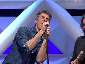 Jorge Fernández se estrena como cantante al grito de “¡Voy a pasármelo bien!” Jorge Fernández se estrena como cantante al grito de “¡Voy a pasármelo bien!”