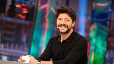 Álvaro Morte cuenta cómo sobrevive a la inestabilidad de su profesión: 