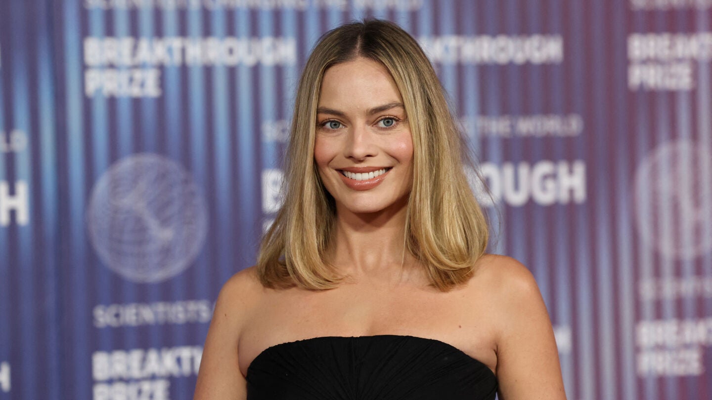 Margot Robbie con un corte de pelo estilo bob en los Premios Breakthrough
