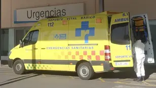 Foto de archivo de una ambulancia de Logroño