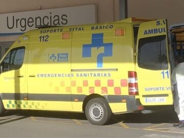 Foto de archivo de una ambulancia de Logroño