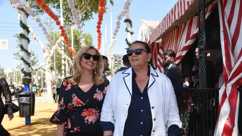 María del Monte e Inmaculada Casal, en la Feria de Abril de Sevilla María del Monte e Inmaculada Casal, en la Feria de Abril de Sevilla
