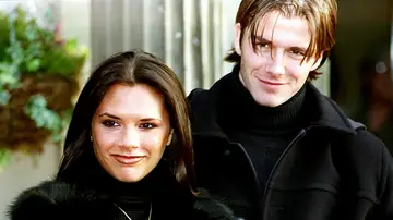 Victoria Beckham y David, en 1998