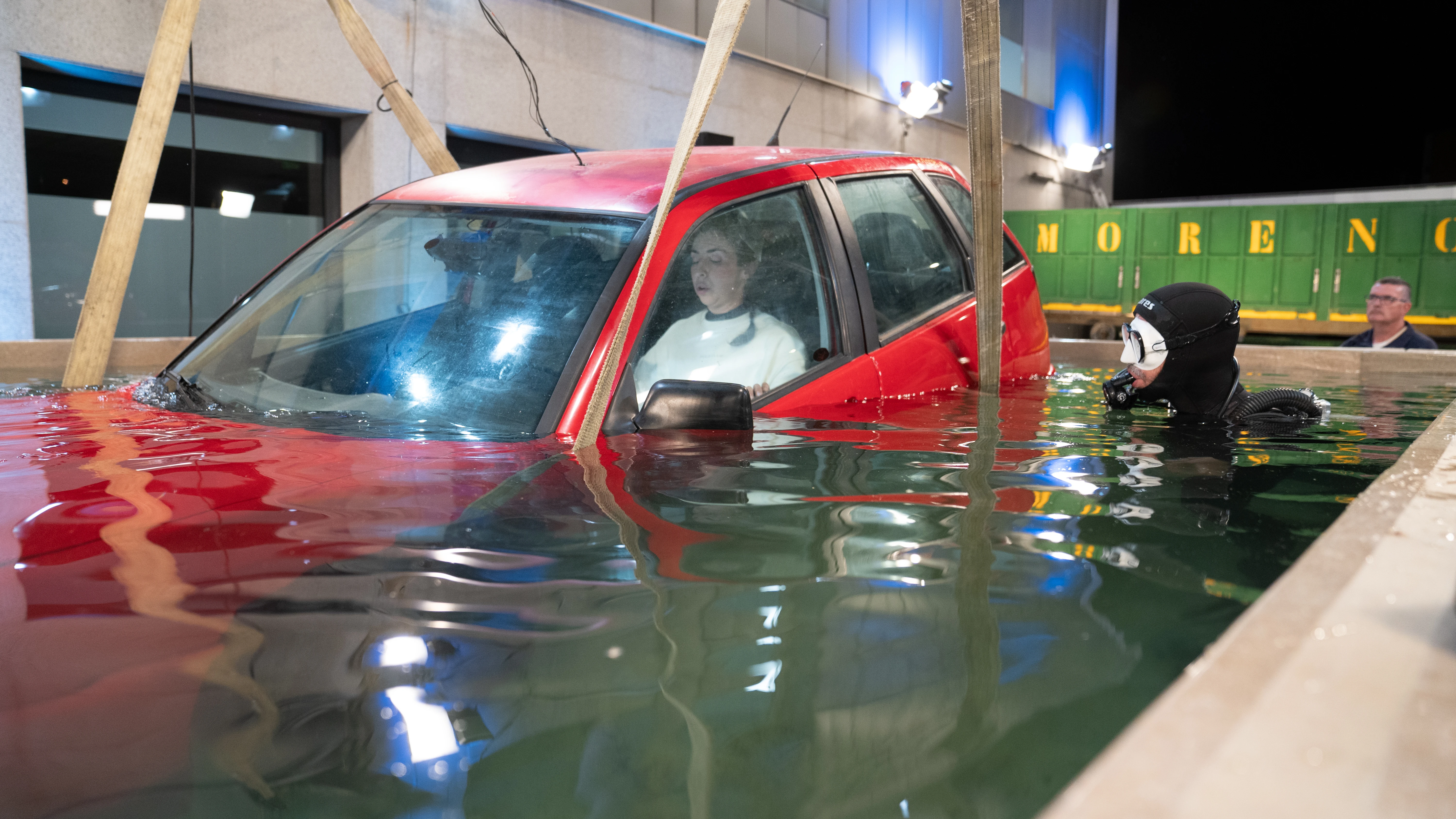 Marta se enfrenta a su reto m&aacute;s peligroso... &iexcl;salir de un coche que se est&aacute; inundando!