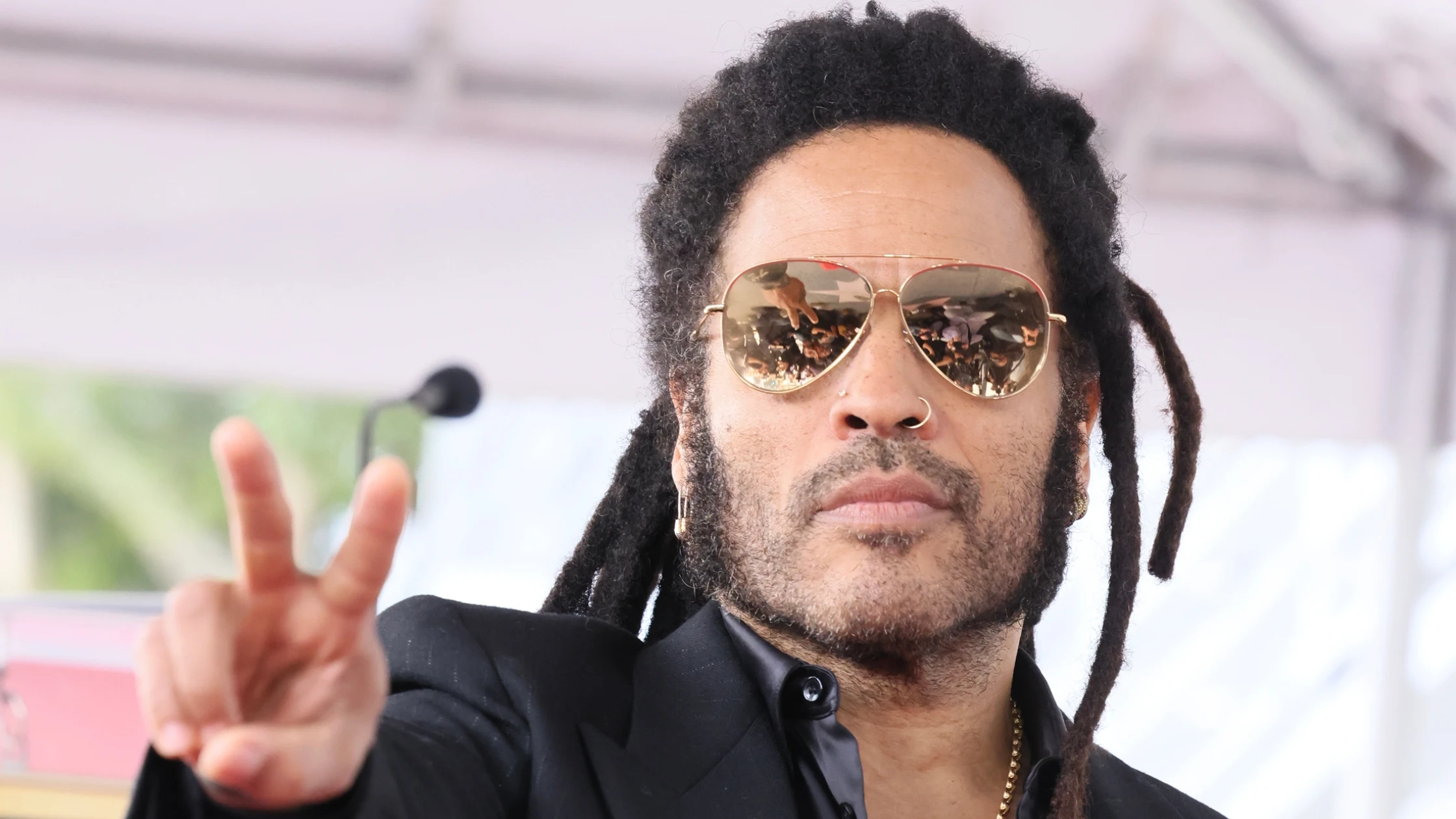 Lenny Kravitz recibiendo su estrella en el Paseo de la Fama de Hollywood Lenny Kravitz recibiendo su estrella en el Paseo de la Fama de Hollywood