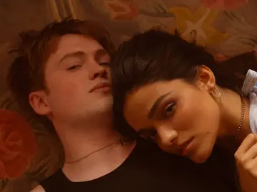 Rachel Zegler y Kit en Romeo + Julieta Rachel Zegler y Kit en Romeo + Julieta