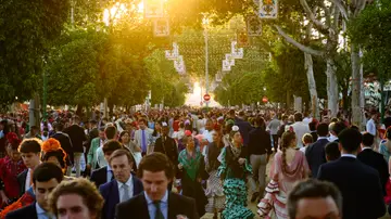 Una de las calles del Real de la Feria de Abril de Sevilla 