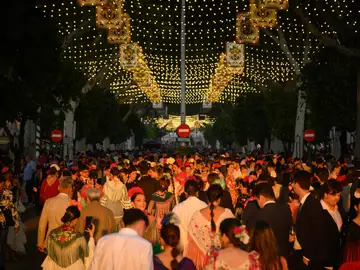 Jóvenes en la Feria de Abril de Sevilla Jóvenes en la Feria de Abril de Sevilla