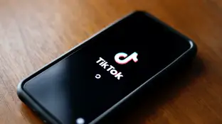 Aplicación Tiktok en un móvil Aplicación Tiktok en un móvil