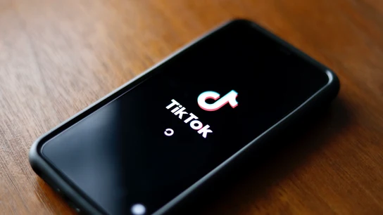 Aplicación Tiktok en un móvil Aplicación Tiktok en un móvil