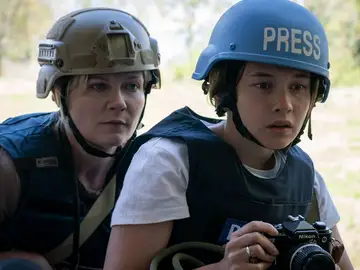 Kirsten Dunst y Cailee Spaeny en la película Civil War Kirsten Dunst y Cailee Spaeny en la película Civil War